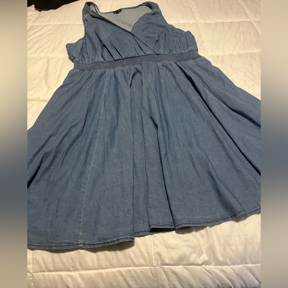 Blu Dahlia Women sleeveless light denim dress size 4 (2x) Pre-loved